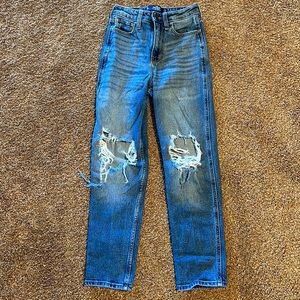 Women’s Hollister ultra high rise mom jeans sz 24R or 0R